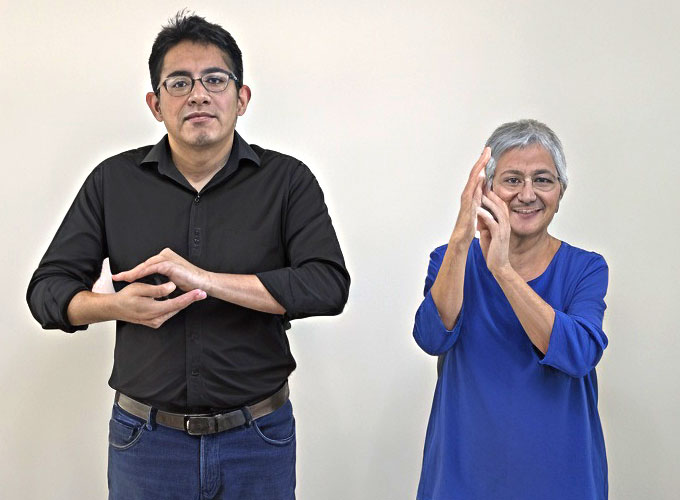 Guide and Haptics for Persons with Deafblindness in Spanish